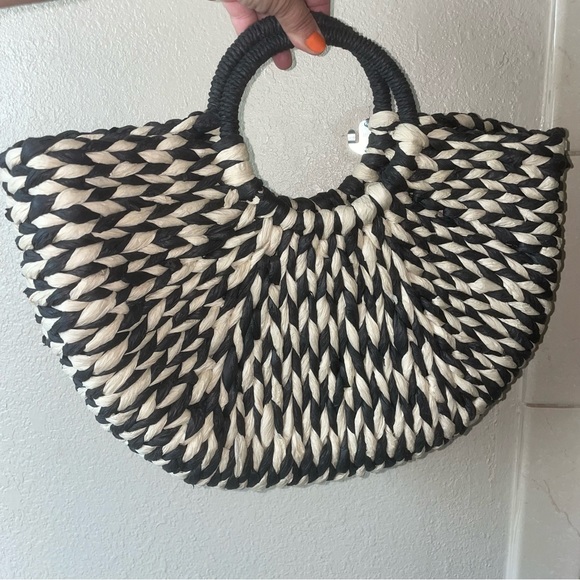 Like New 🖤 - Picture 2 of 4